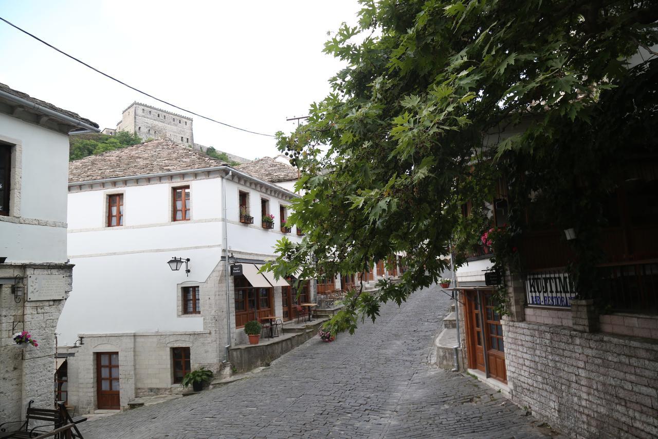 Guest House And Hostel Hani I Fisnikut Gjirokastër 外观 照片