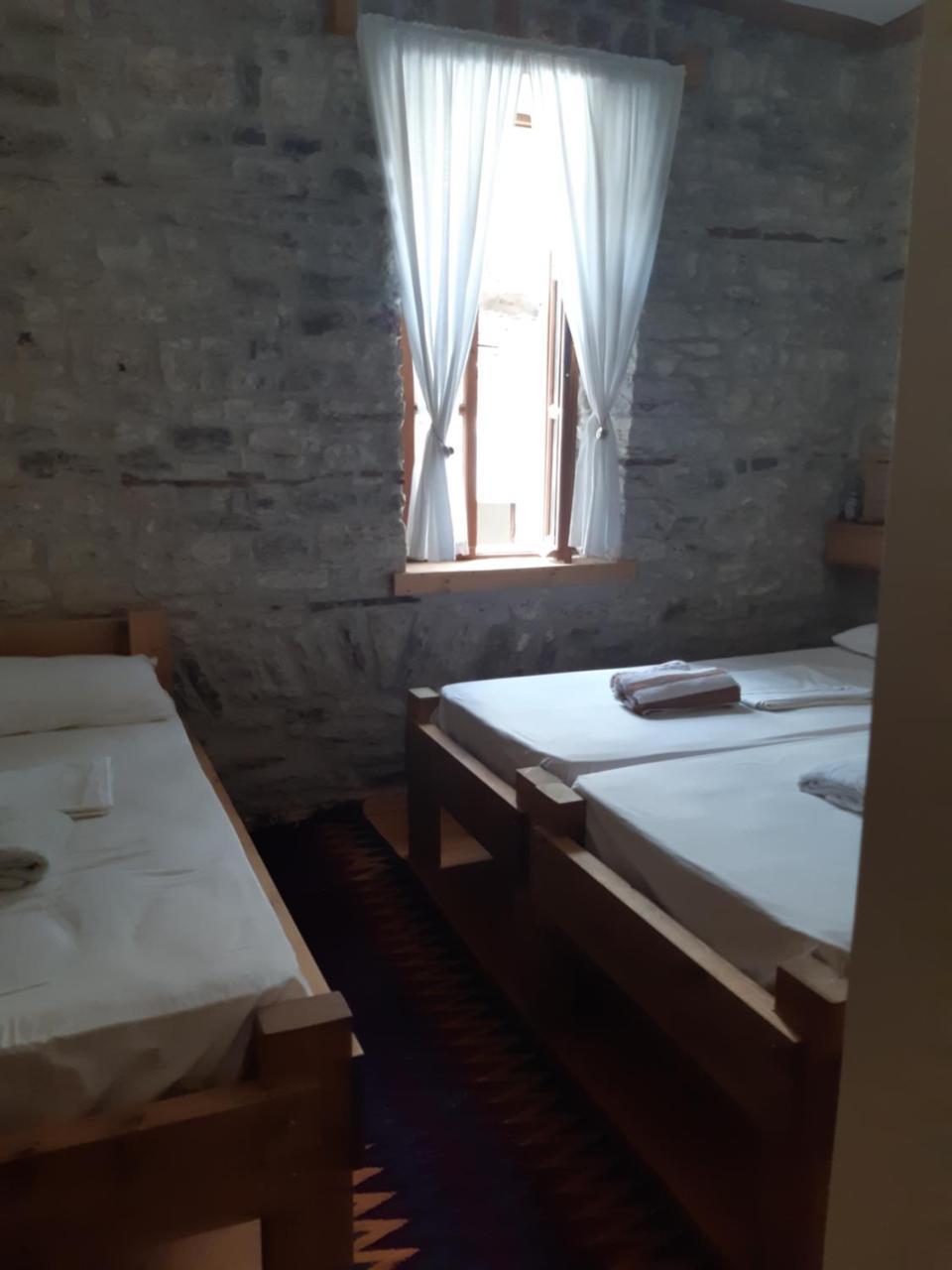 Guest House And Hostel Hani I Fisnikut Gjirokastër 外观 照片